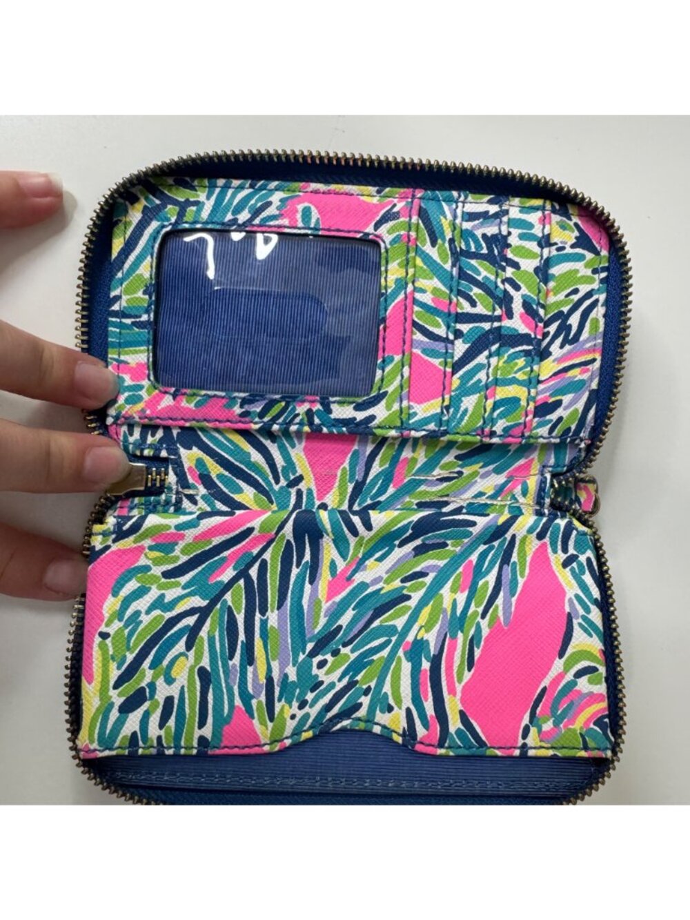 LILLY PULITZER tiki palm wristlet - Picture 5 of 8
